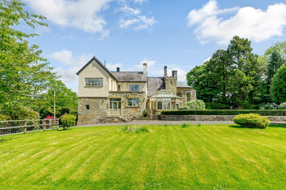 Target House, Galbraith