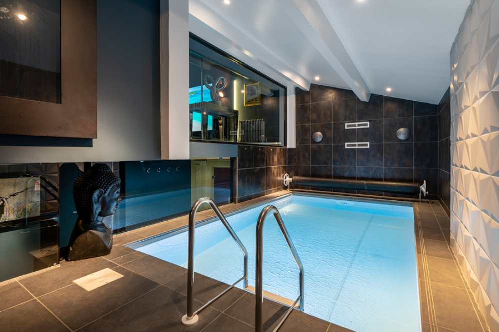 Modern home swimming pool 