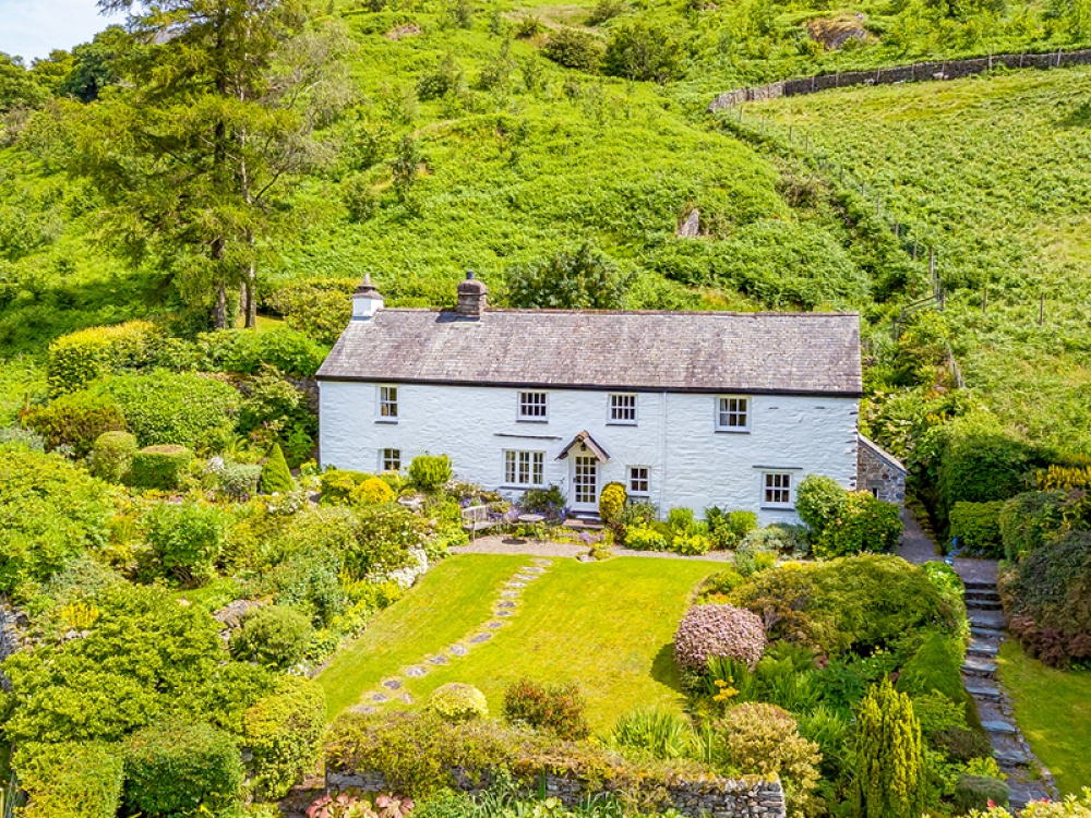 Peek Inside this Grade II-Listed Farmhouse in the Heart of the Lakes