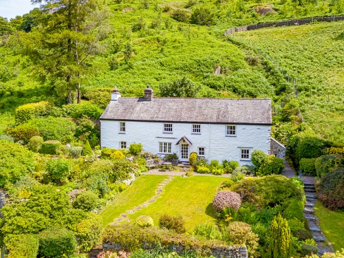 Peek Inside this Grade II-Listed Farmhouse in the Heart of the Lakes