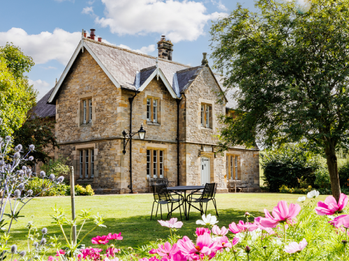 See Inside a Pretty Grade II-Listed Home in Richmond