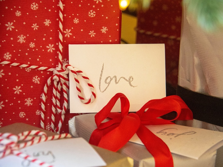 Seven Ways to Show People you Care this Christmas