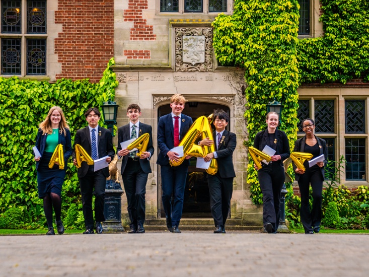 How Queen Ethelburga's Collegiate Support Aspiring Medics, Vets & Dentists