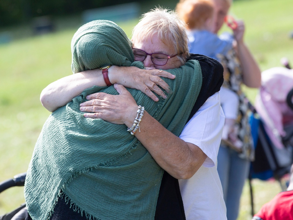 2 women embracing