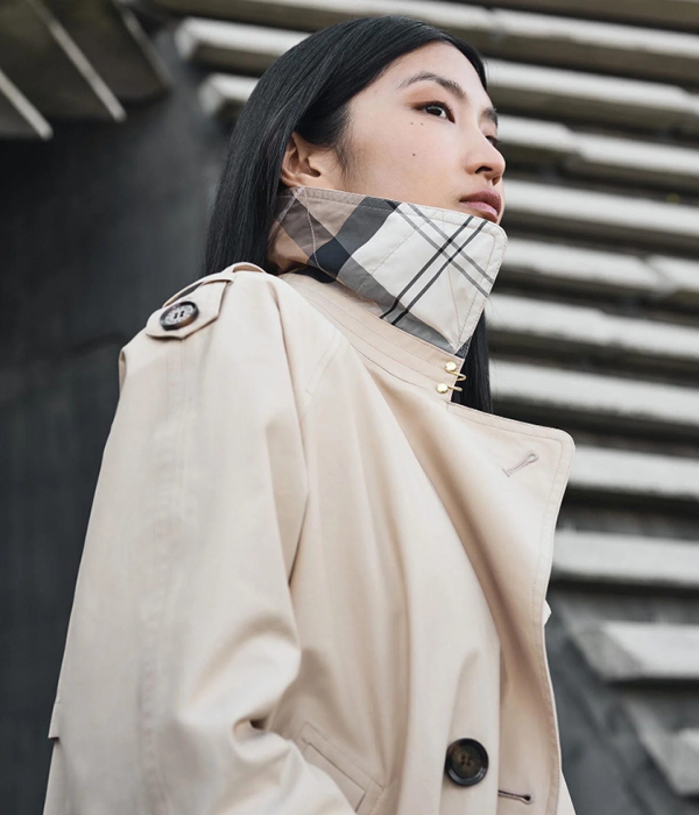Model wearing Annie short trench with popped collar