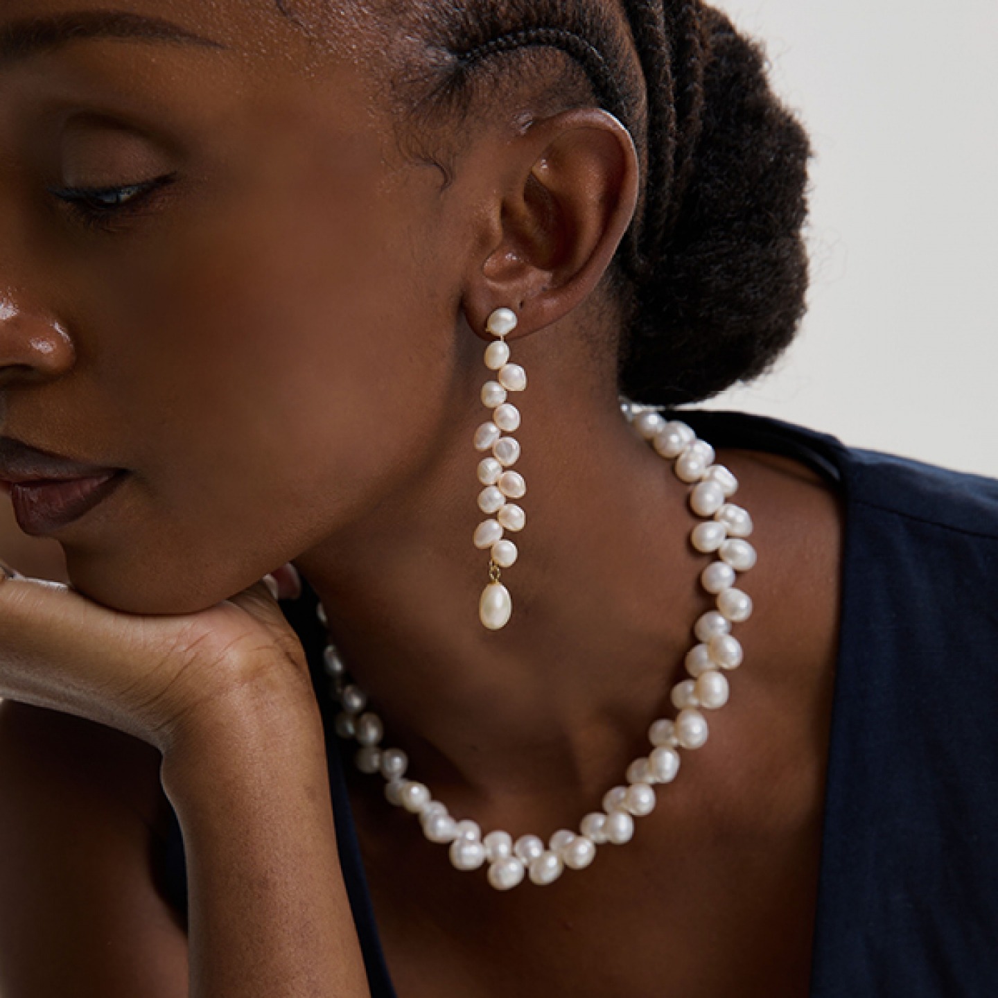 Fishbone pearl choker