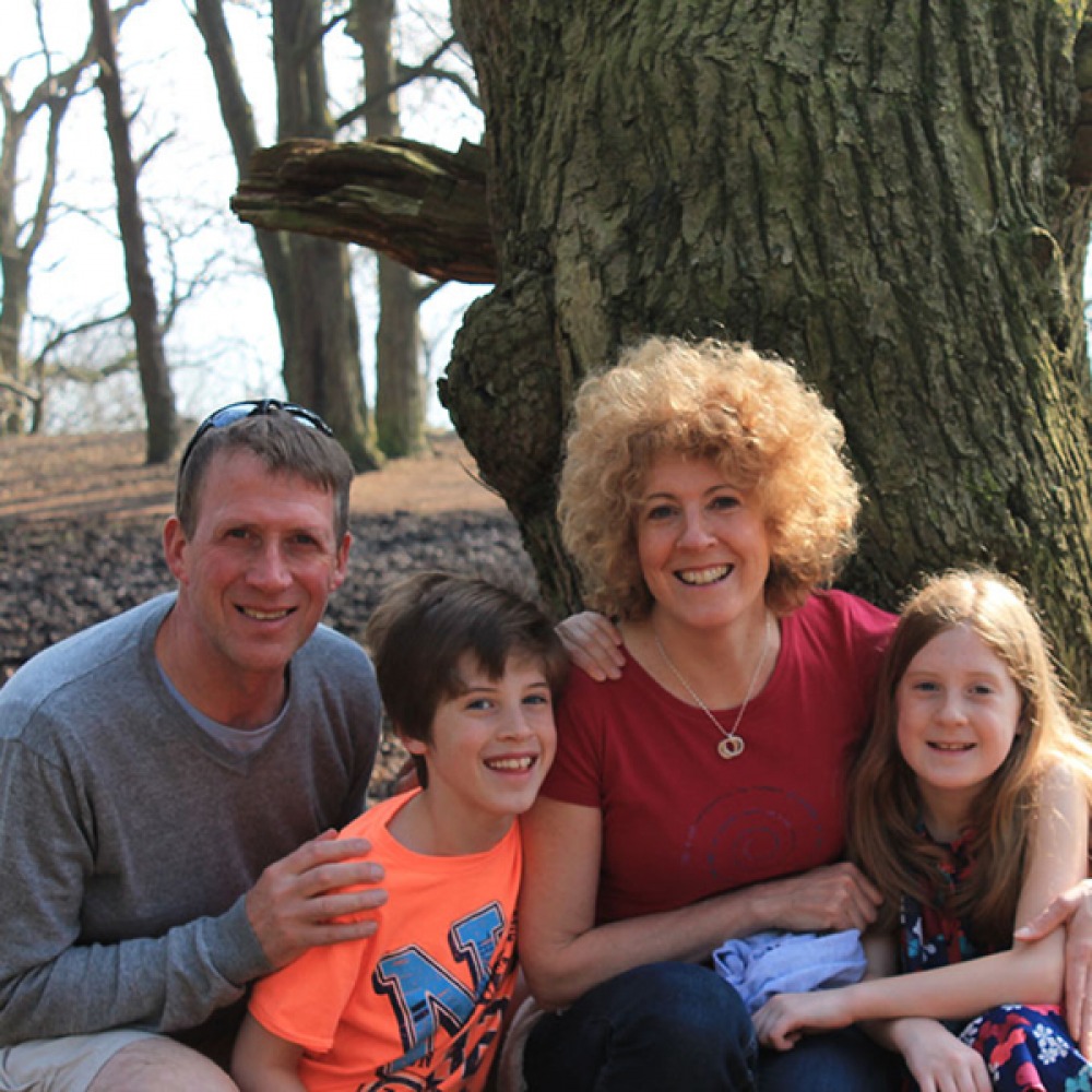 Sam with her late husband Mike and their 2 children