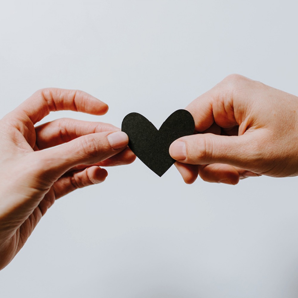 2 hands holiday black paper heart