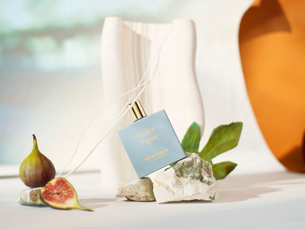 perfume promo shot with the bottle and figs
