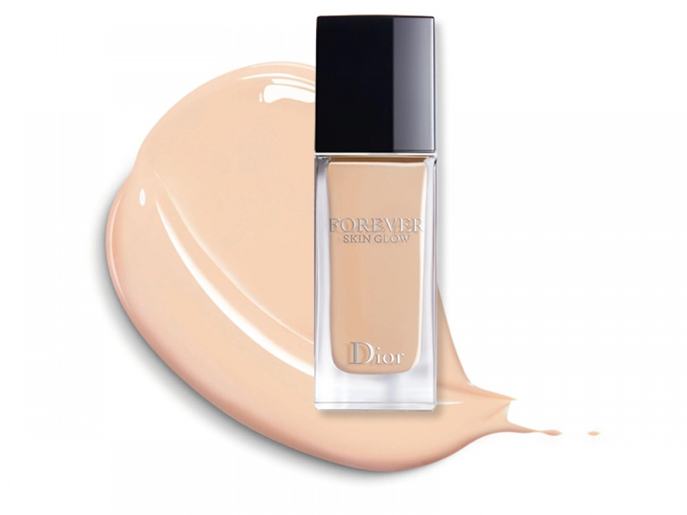Dior foundation bottle with product sample behind