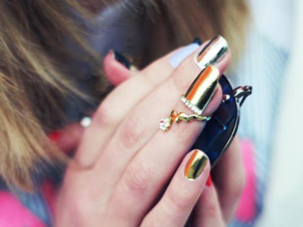 gold nails