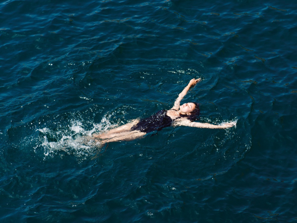 lady swimming in the sea