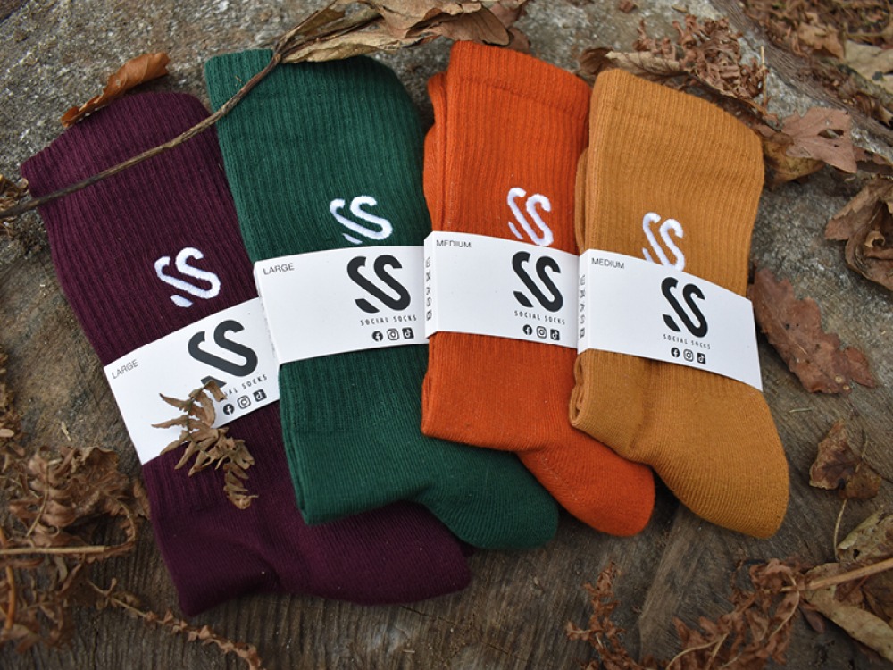 4 different socks in different colours