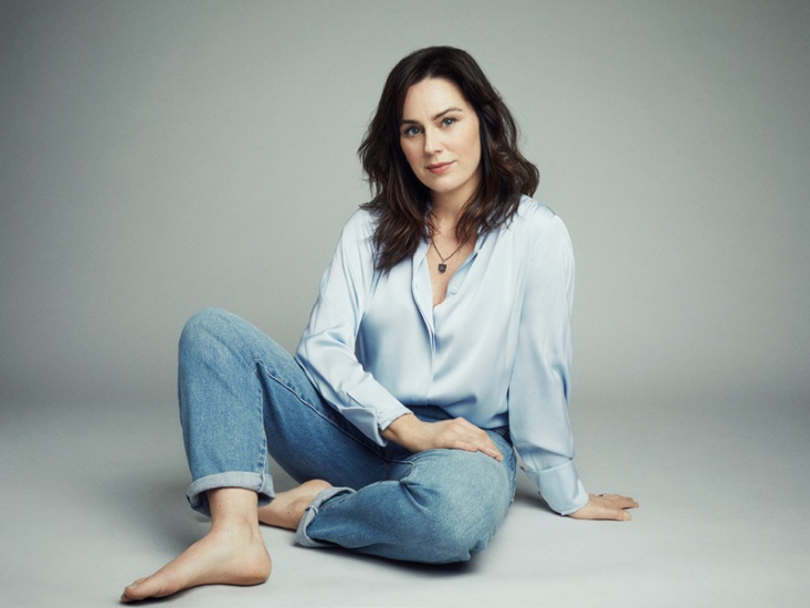 Actress wearing blue jeans and blue shirt