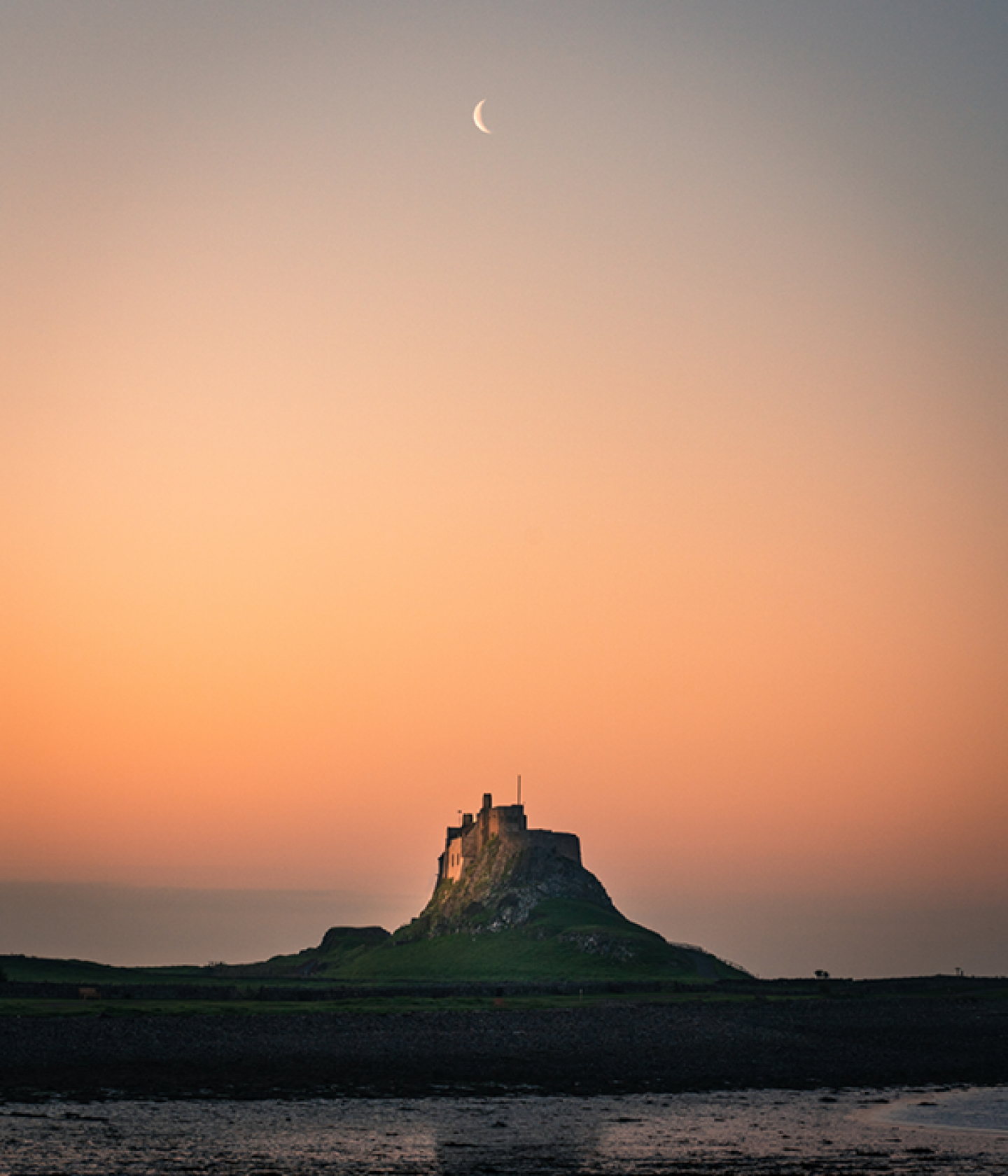 Lindesfarne, Laura Thompson