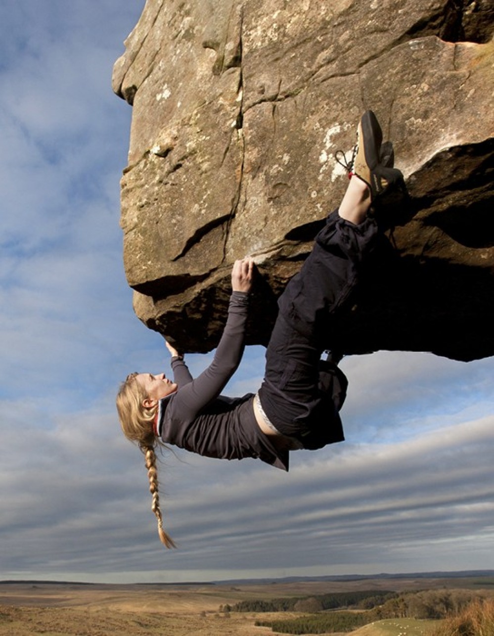 Katie Varian on World Line, 7B, Queens Crag © Mark Savage