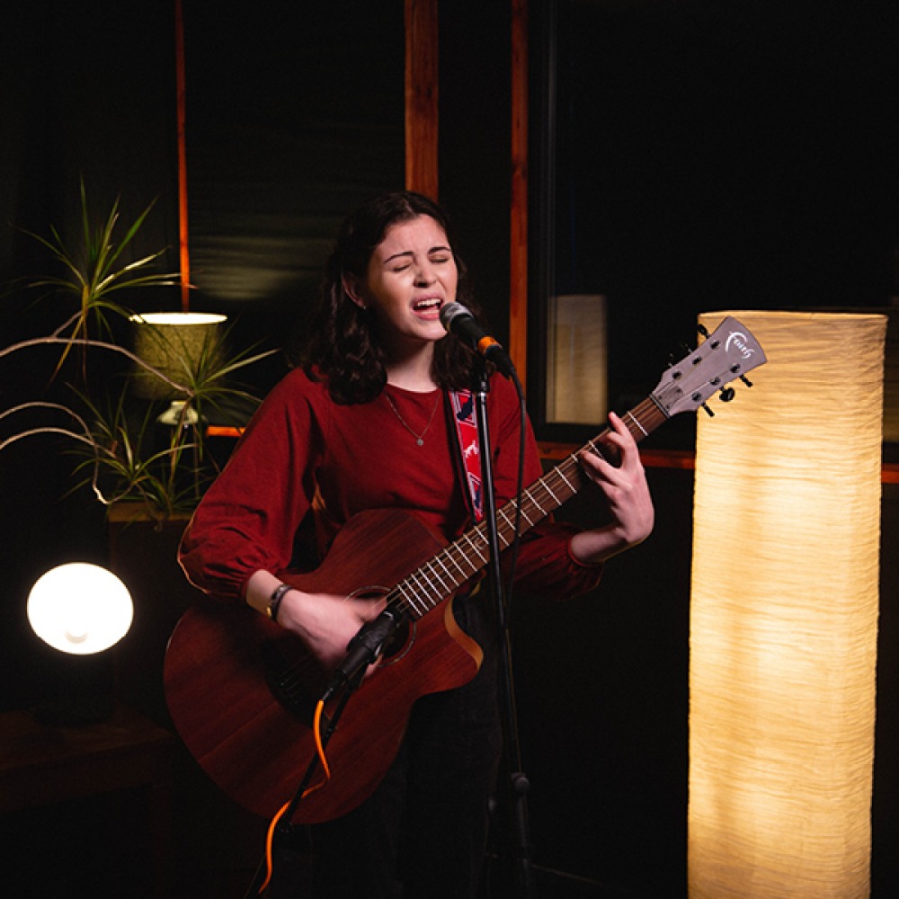 Andy Martin, girl singing