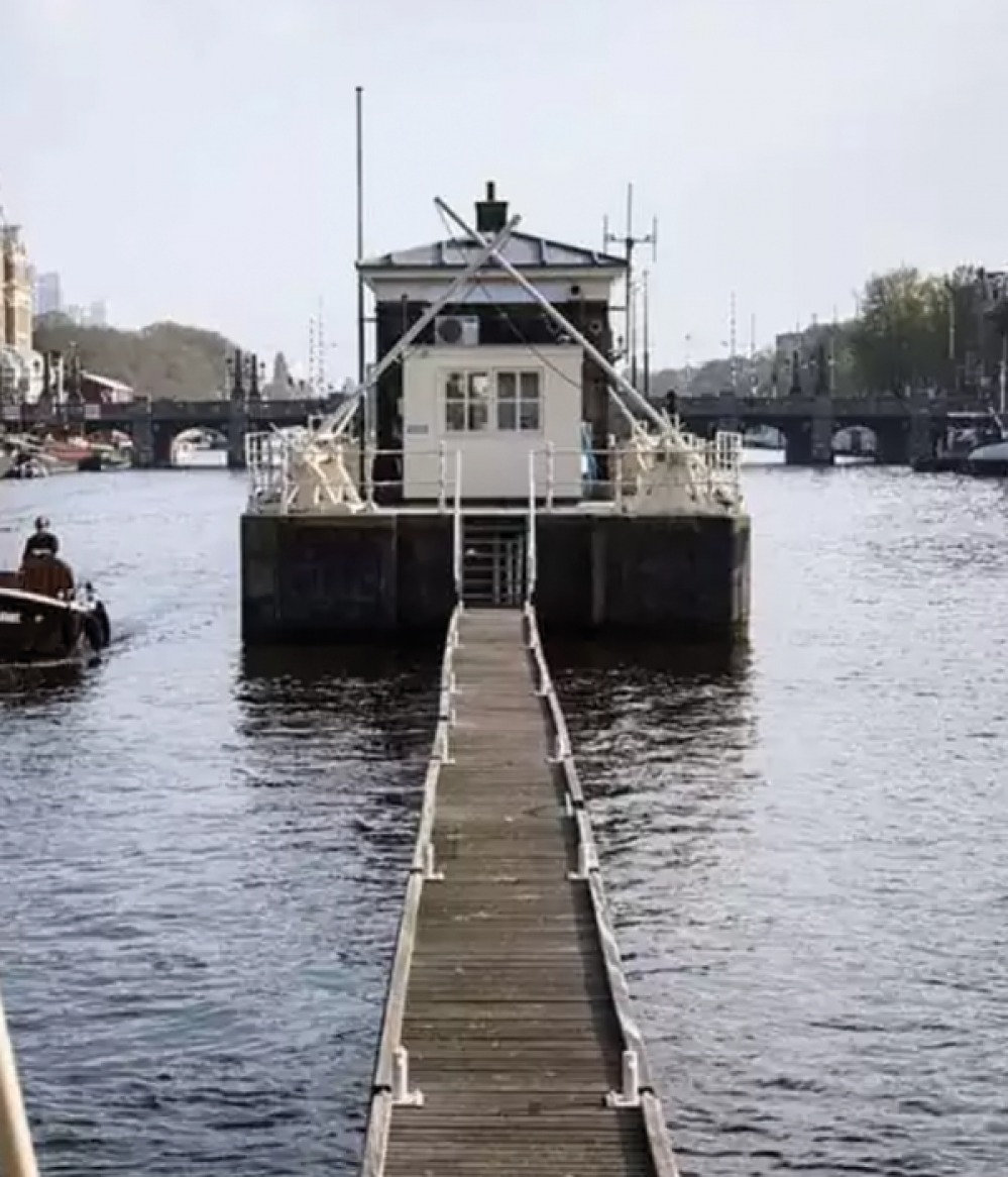 Sweets Hotel in middle of canal