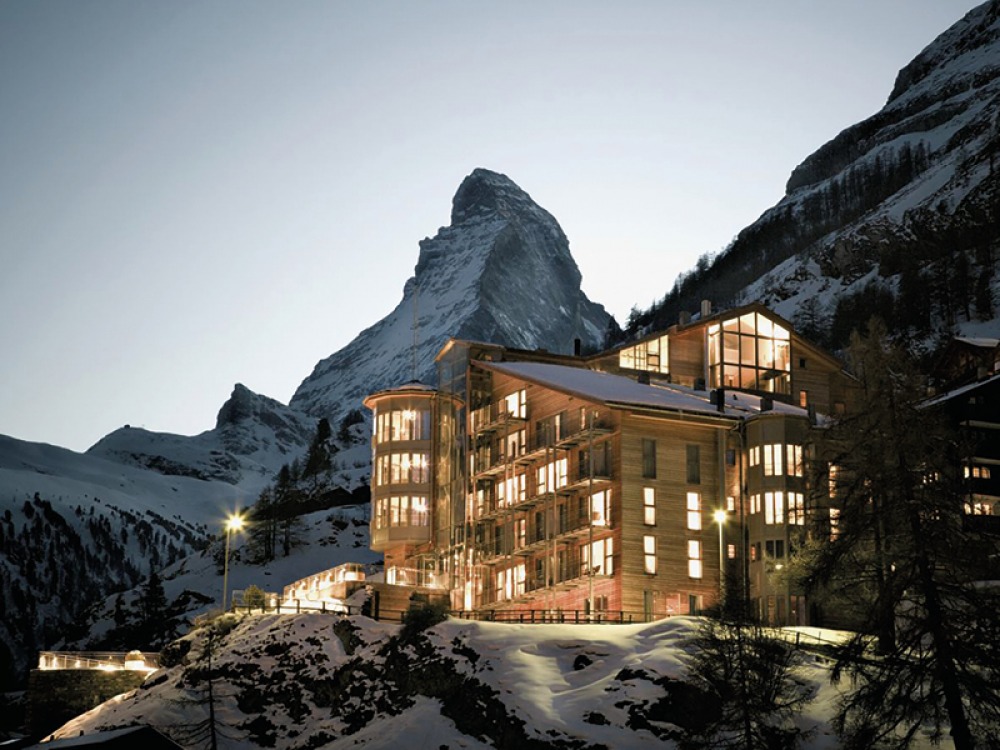 The Omnia lodge with the matterhorn behind