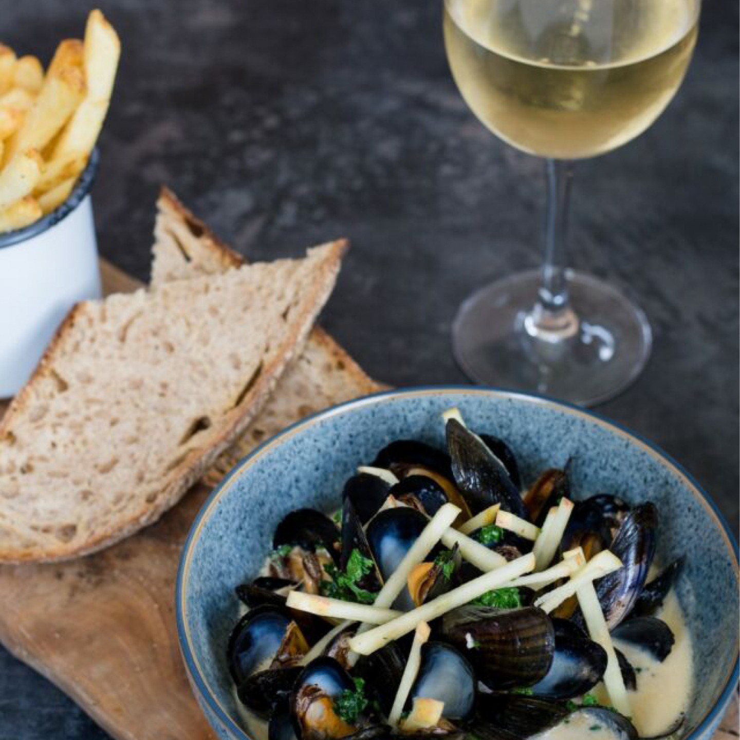 Food and drinks at Lewinnick Lodge