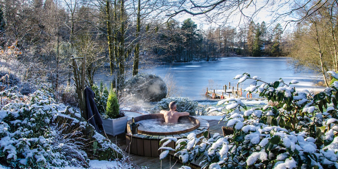Hot tub over looking a lake dusted with snow