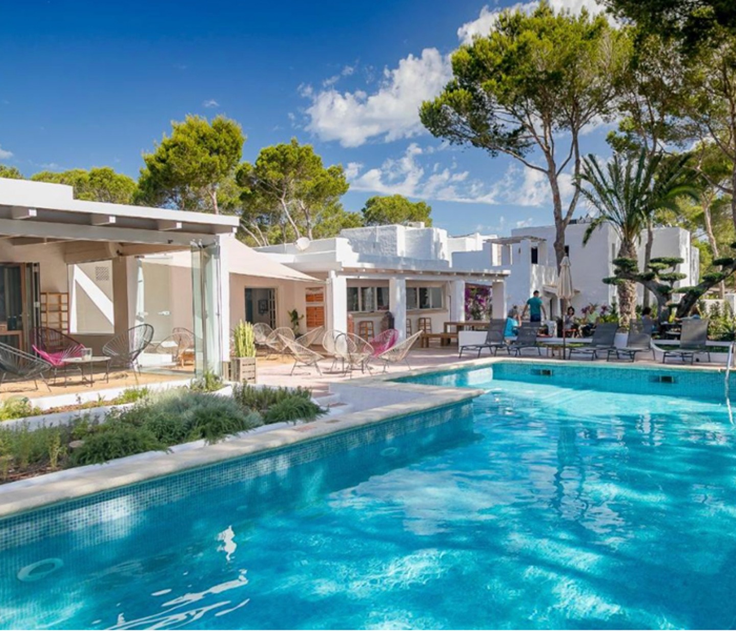 Modern white villas opening straight on to a swimming pool