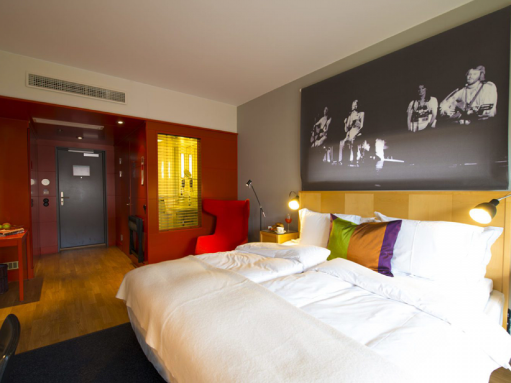 Hotel Rival