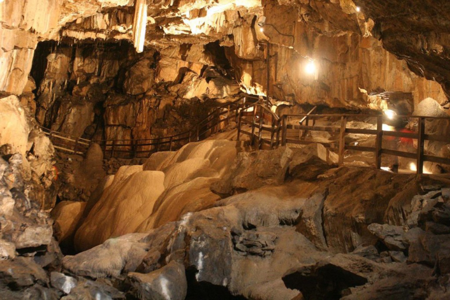 Poole’s Cavern