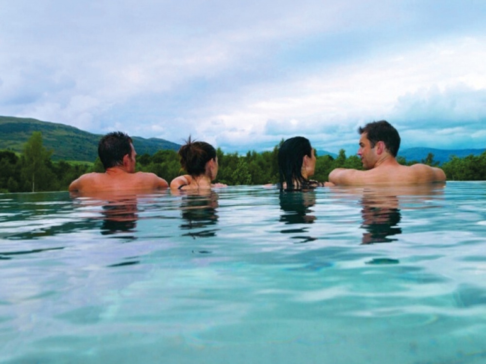 Cameron Spa 4 people at infinity pool