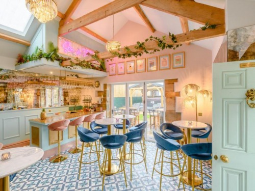 Peek Inside this Unique Holiday Home with a Cocktail Bar and Infinity Pool in Allendale