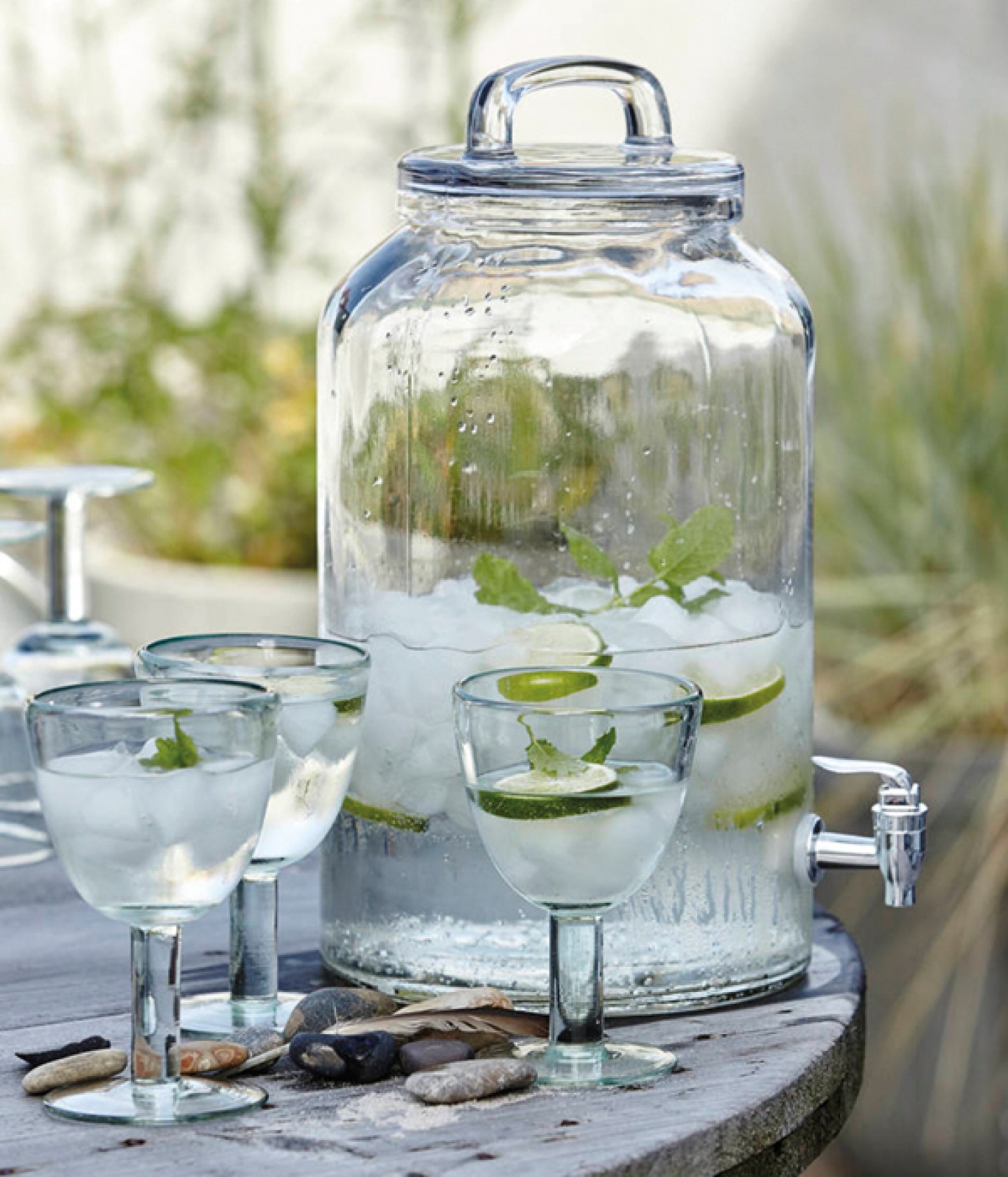 drinks jar with glasses