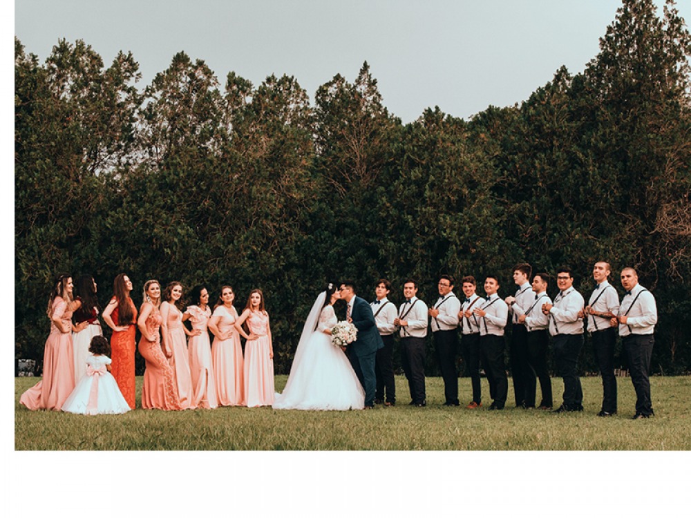 Bride and groom with bridesmaids and groomsmen