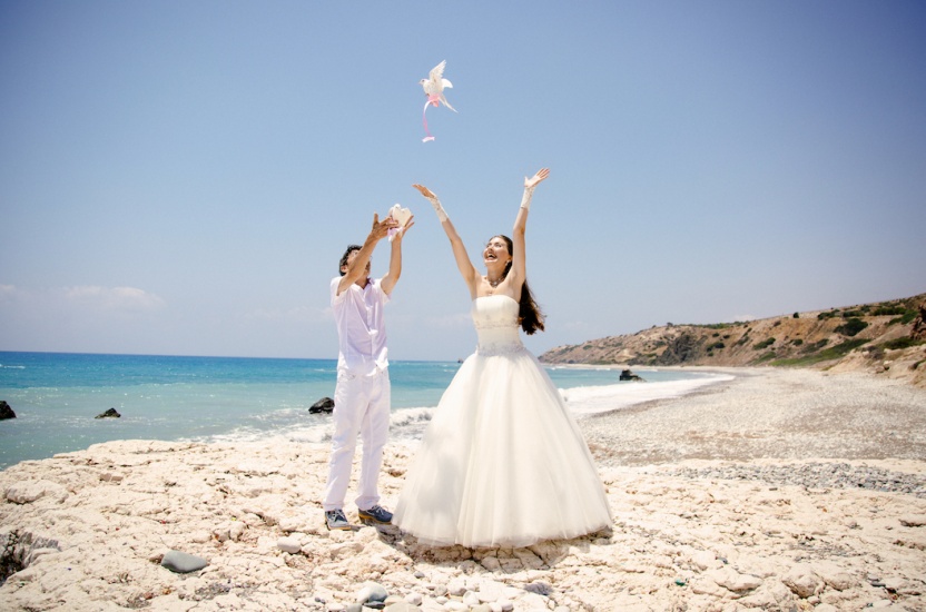 Beach wedding - Dreamstime.com