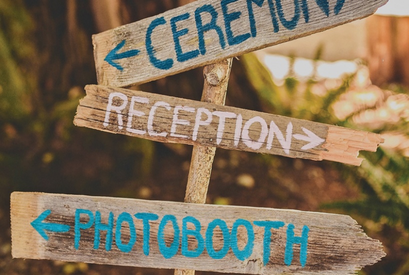 Venue Sign Postage - Unsplash.com