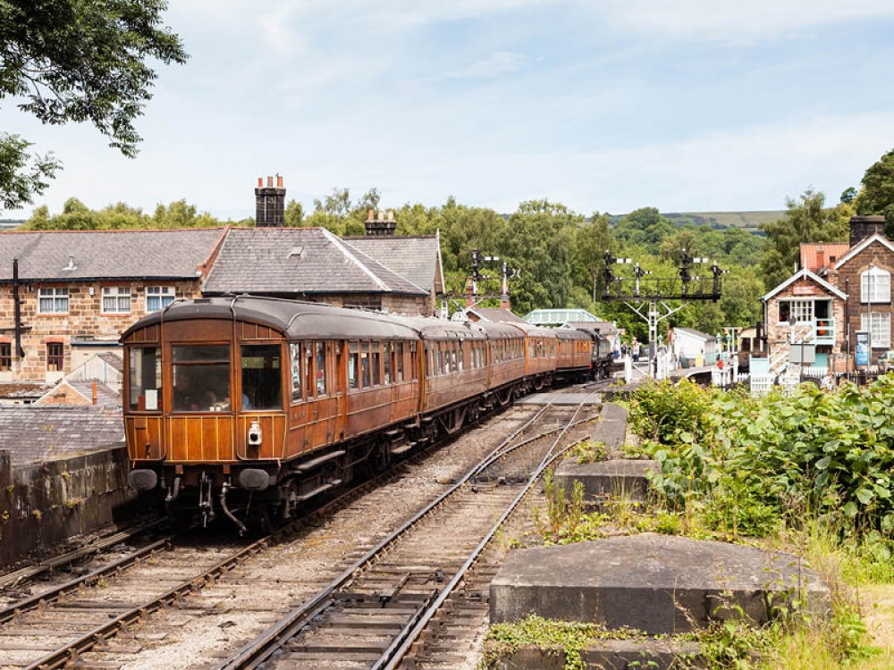 Train pulling into Grosmont railway station