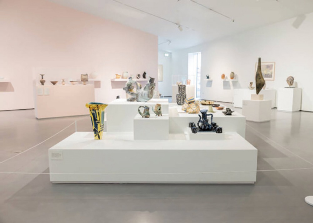 THE ART OF THE POTTER: CERAMICS AND SCULPTURE FROM 1930 TO NOW