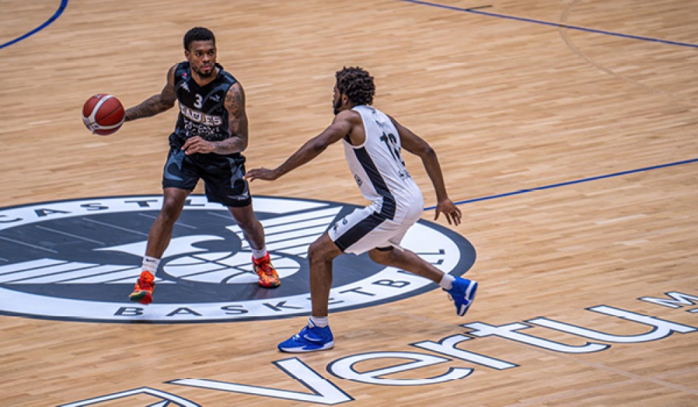 2 Basketball players