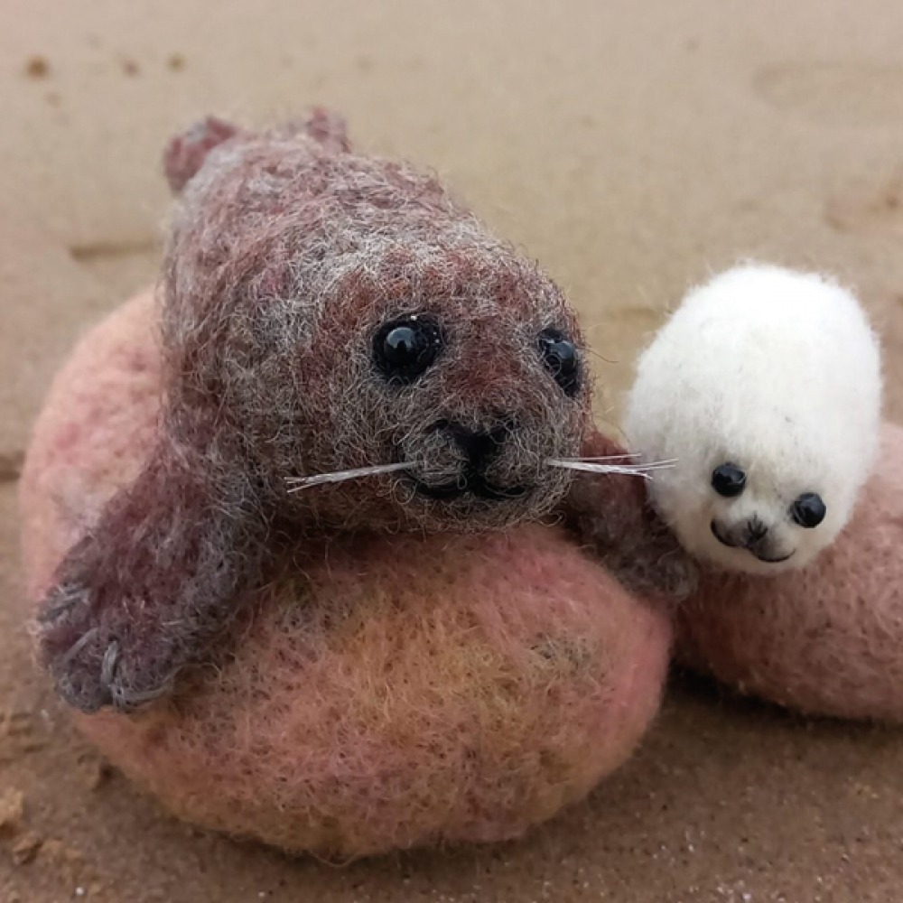 NEEDLE FELT SEAL AND PUP