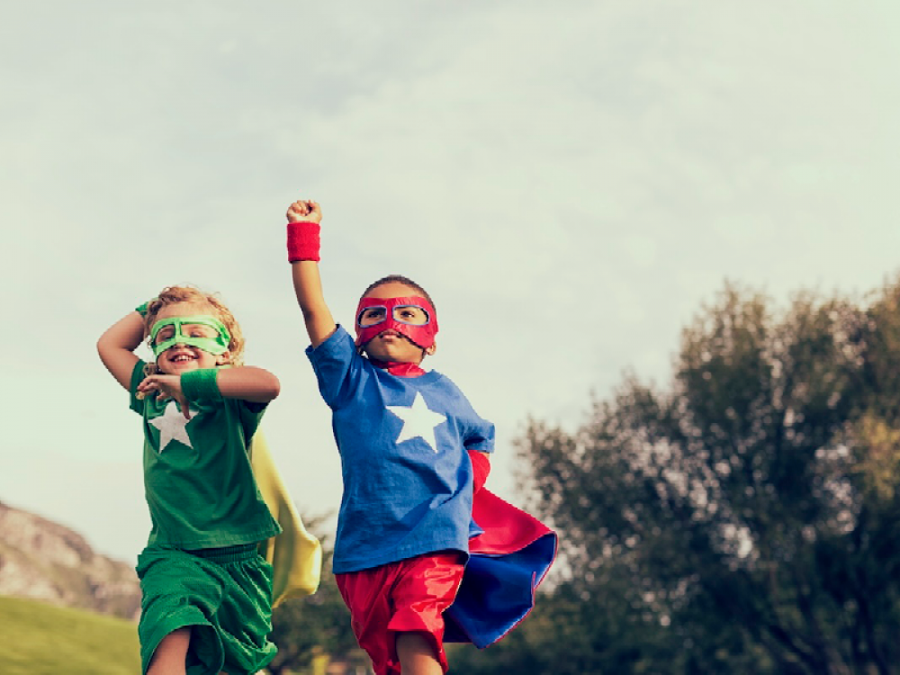 2 children playing super heroes