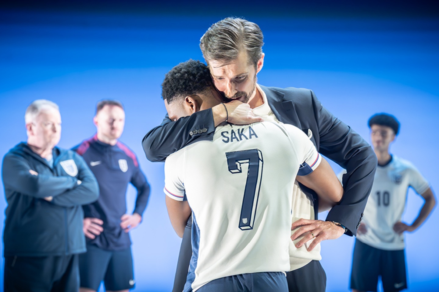 Tane Siah (Bukayo Saka) and Gwilym Lee (Gareth Southgate) in Dear England (2025) at the National Theatre  © Marc Brenner