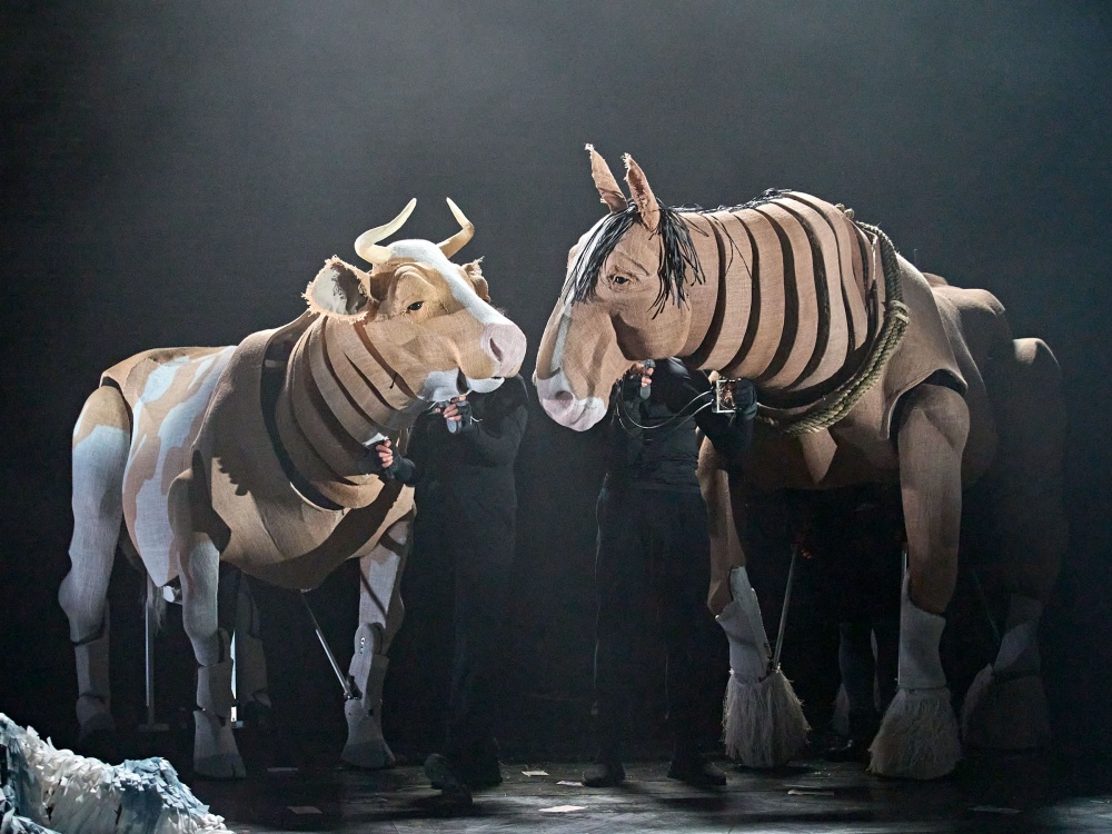 Clover (puppeteers Yana Penrose and Edie Edmundson) and Boxer (puppeteers Elisa De Grey, Matt Tait and Rayo Patel) in Animal Farm. Photography by Manuel Harlan