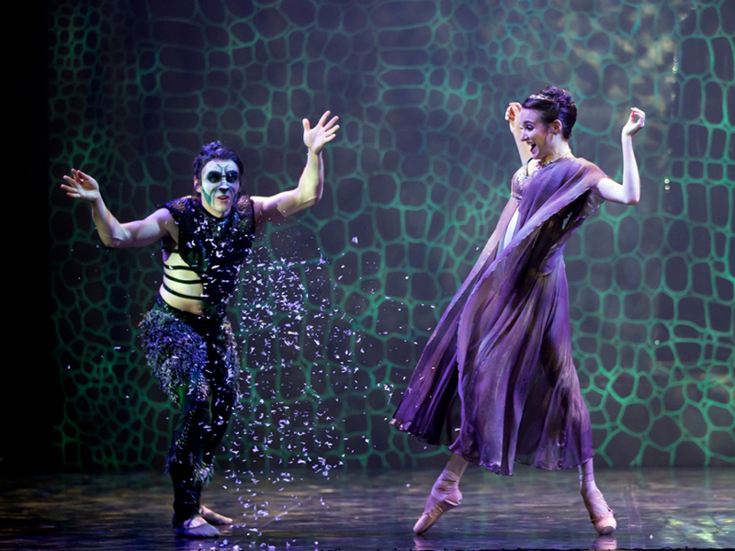 Ashley Dixon as the Beast and Dreda Blow as Beauty in Beauty & the Beast. Photo Emma Kauldhar