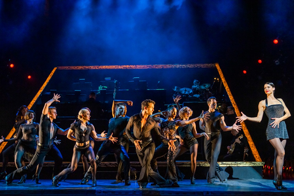 Chicago cast on stage