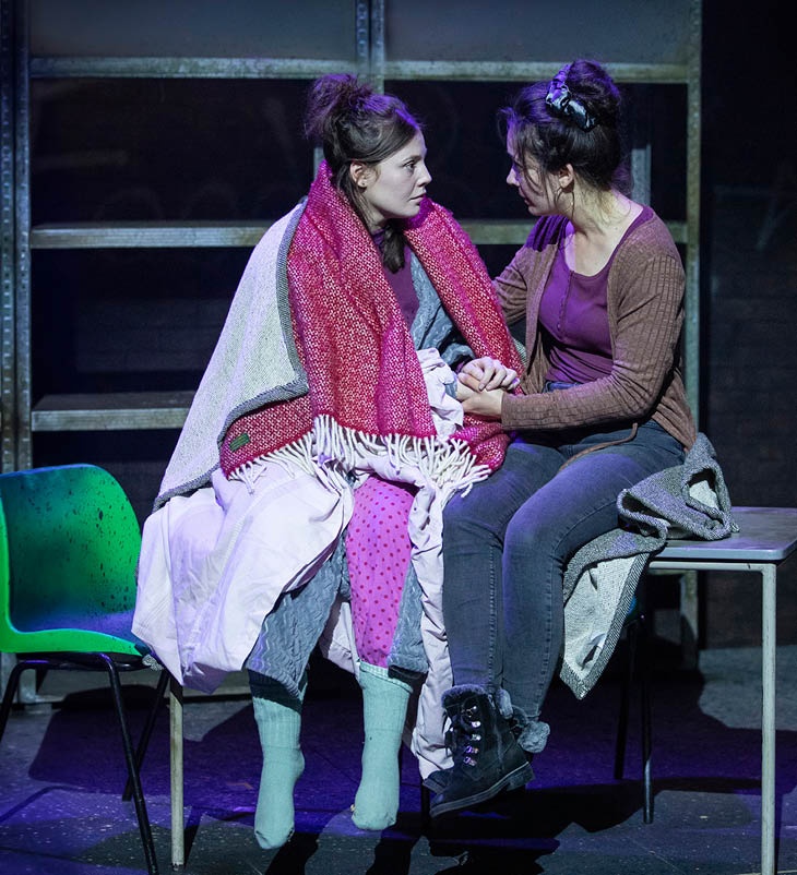 Jodie Wild as Daisy and Bryony Corrigan as Katie in I, Daniel Blake