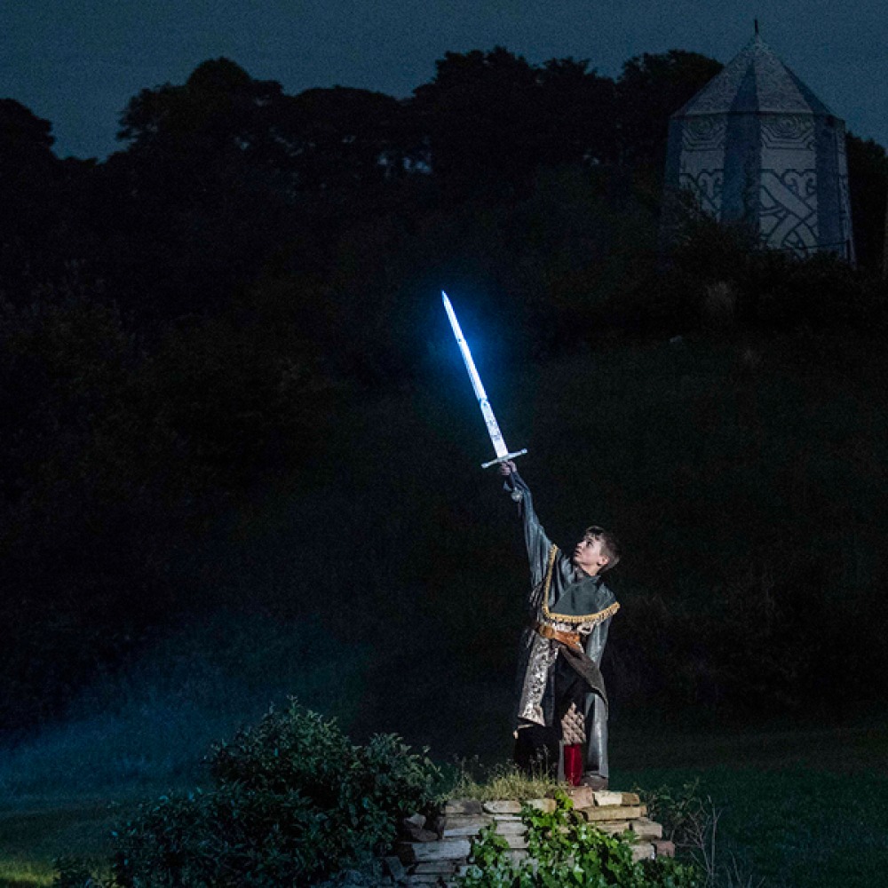 Young Arthur drawing sword from stone, Kynren