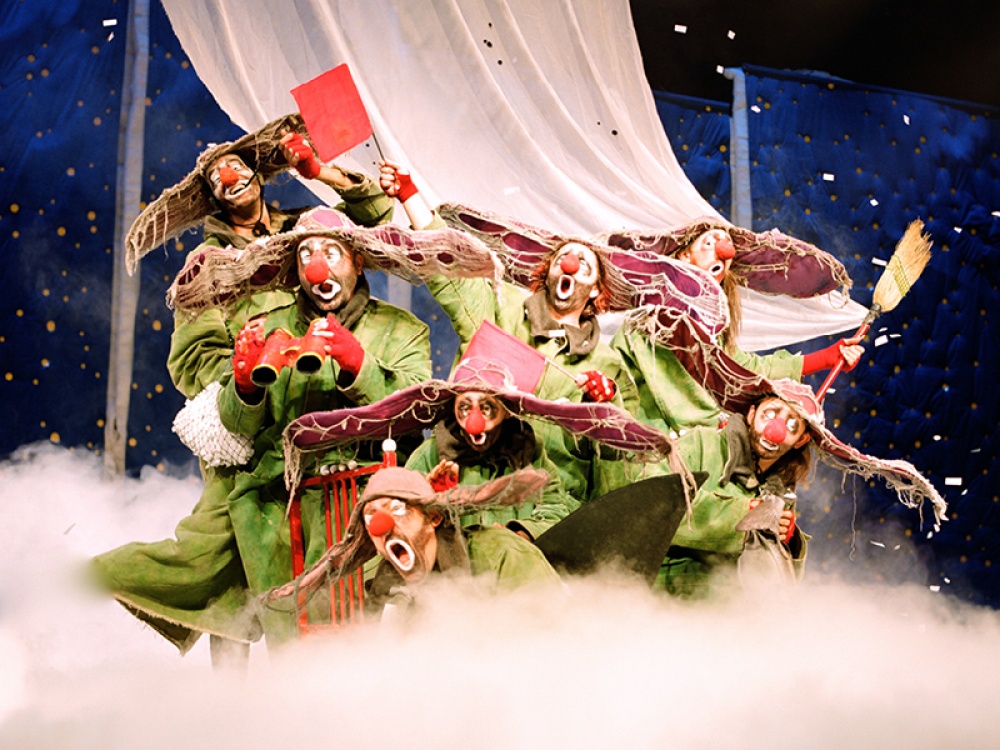 Slava Snowshow Greens on the ship by Veronique Vial