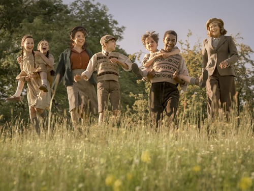 Watch The Trailer For The Railway Children Return