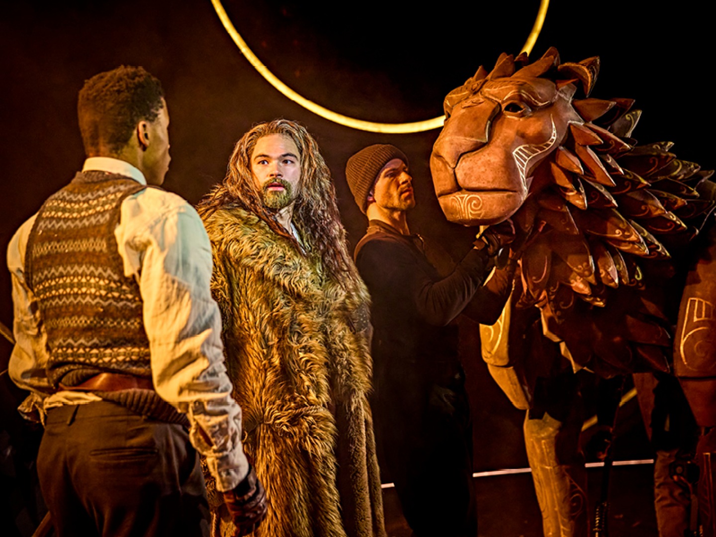 Jesse Dunbar (Peter) Stanton Wright (Aslan). (c) Brinkhoff-Moegenburg