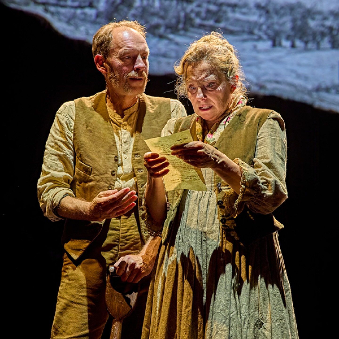 Karl Haynes (Ted Narracott) and Jo Castleton (Rose Narracott) in War Horse