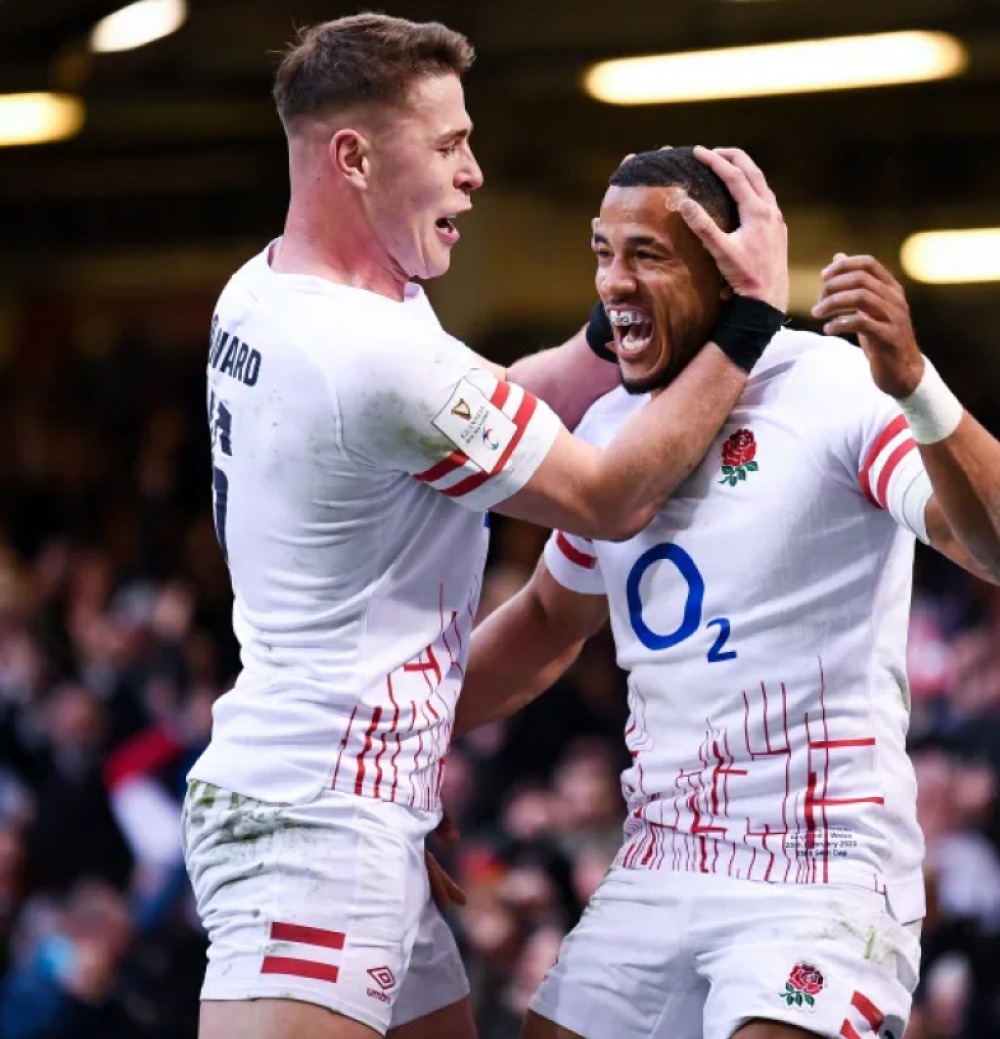 England players celebrating